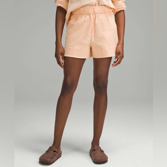 lululemon athletica Pants - NWOT Lululemon Cinchable Waist High Rise Woven Short 3.5” size Med